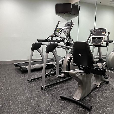 Best Western Inn & Suites Cleveland Bagian luar foto