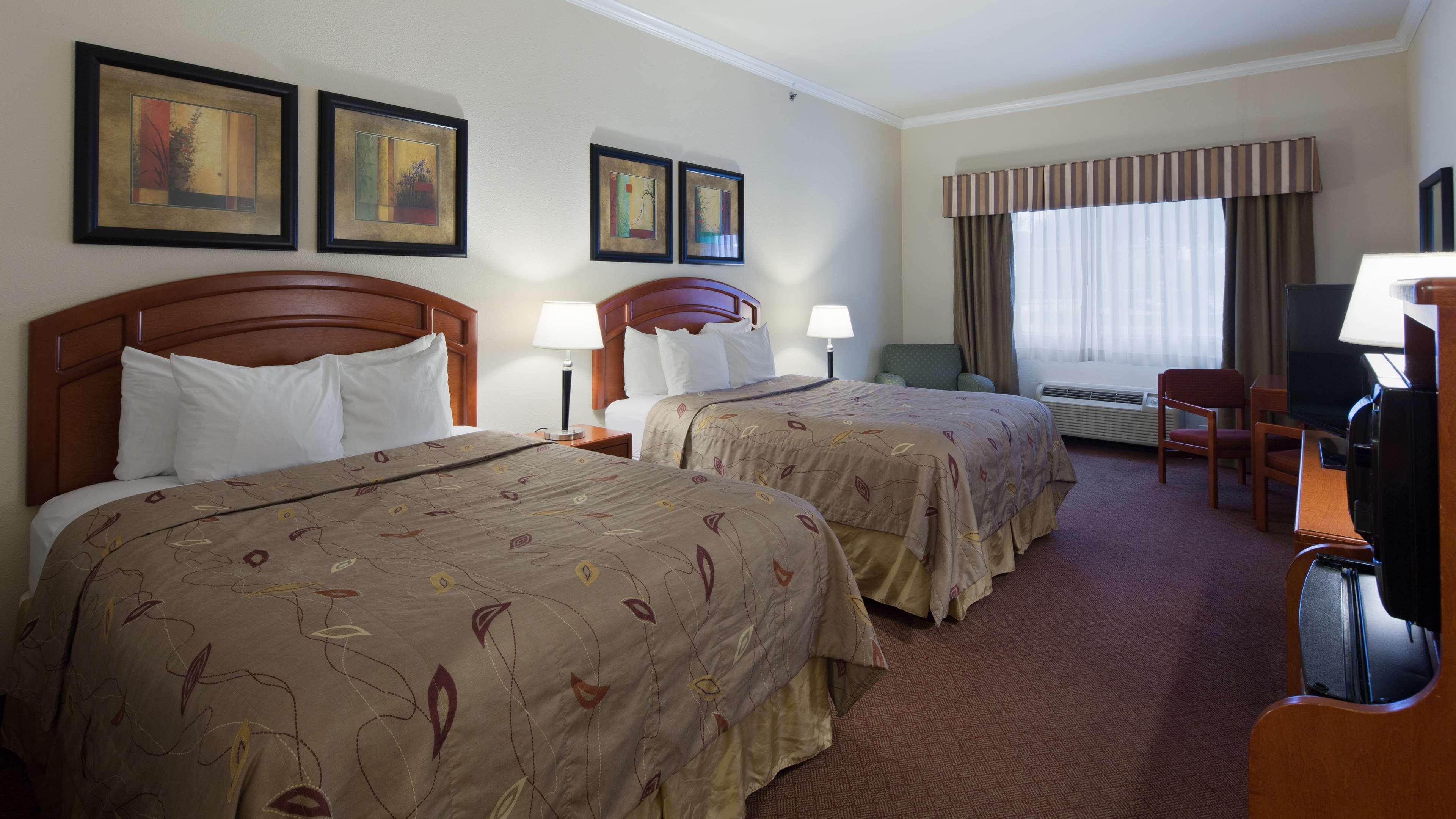 Best Western Inn & Suites Cleveland Bagian luar foto