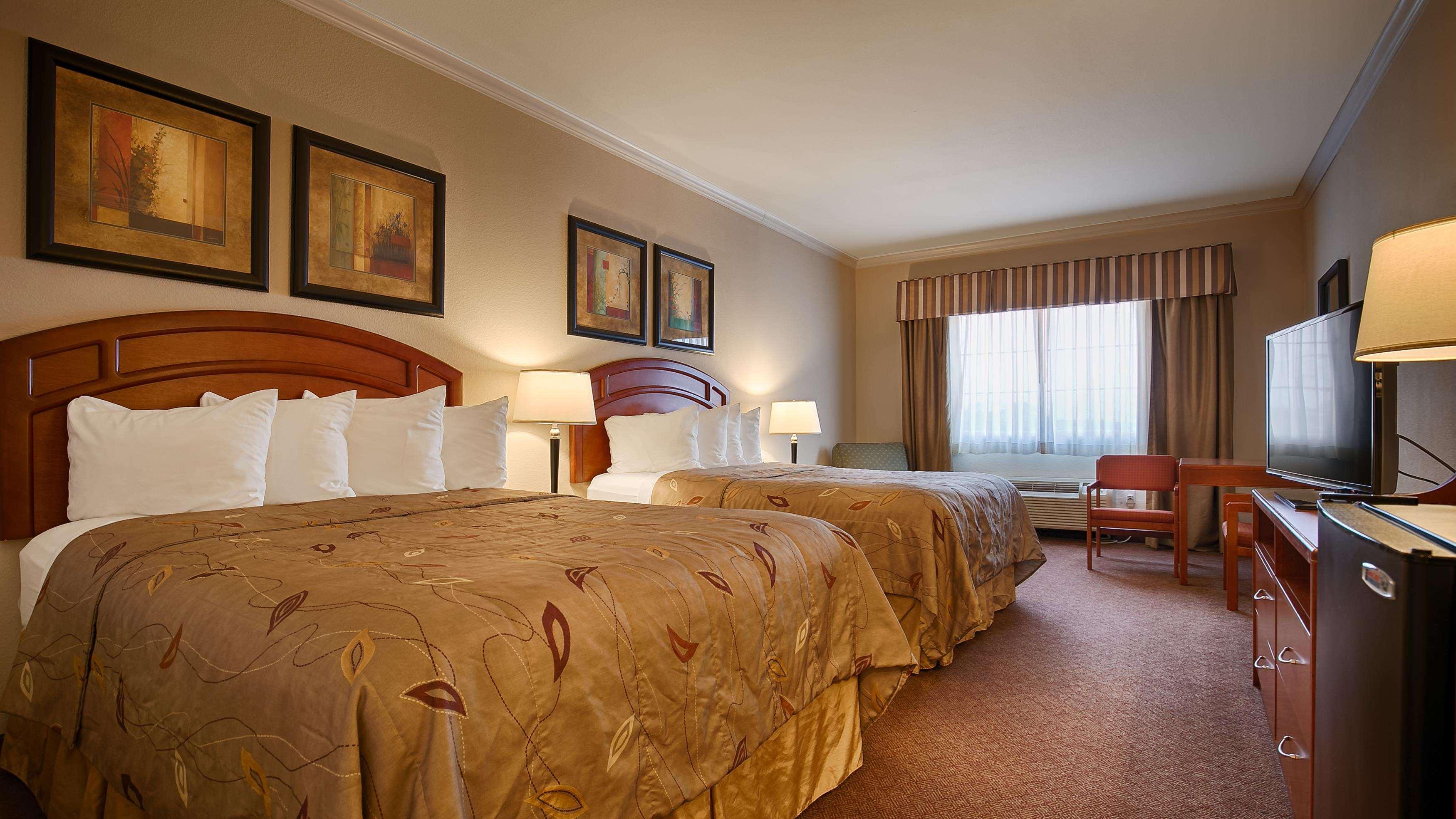 Best Western Inn & Suites Cleveland Bagian luar foto