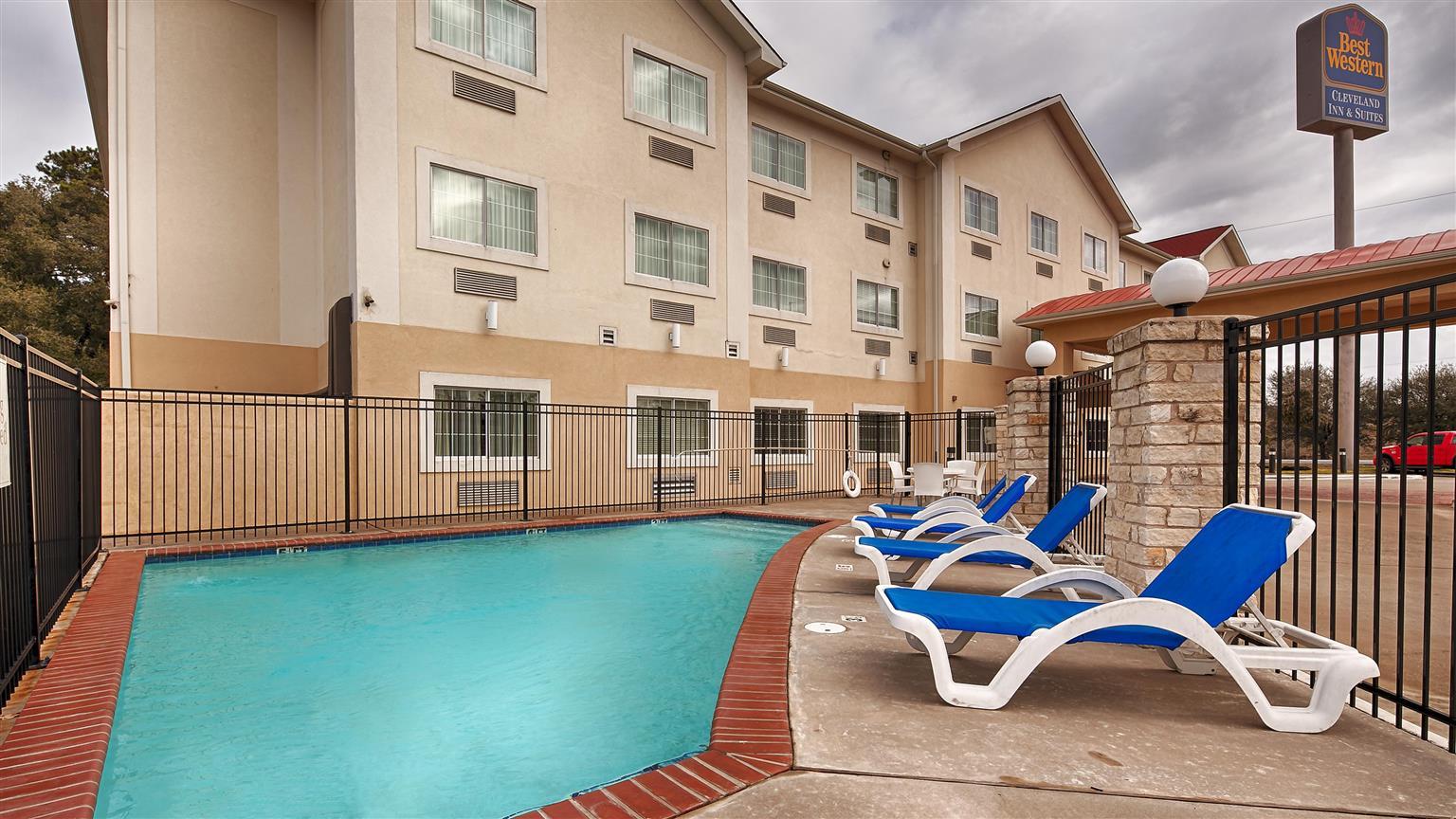Best Western Inn & Suites Cleveland Bagian luar foto