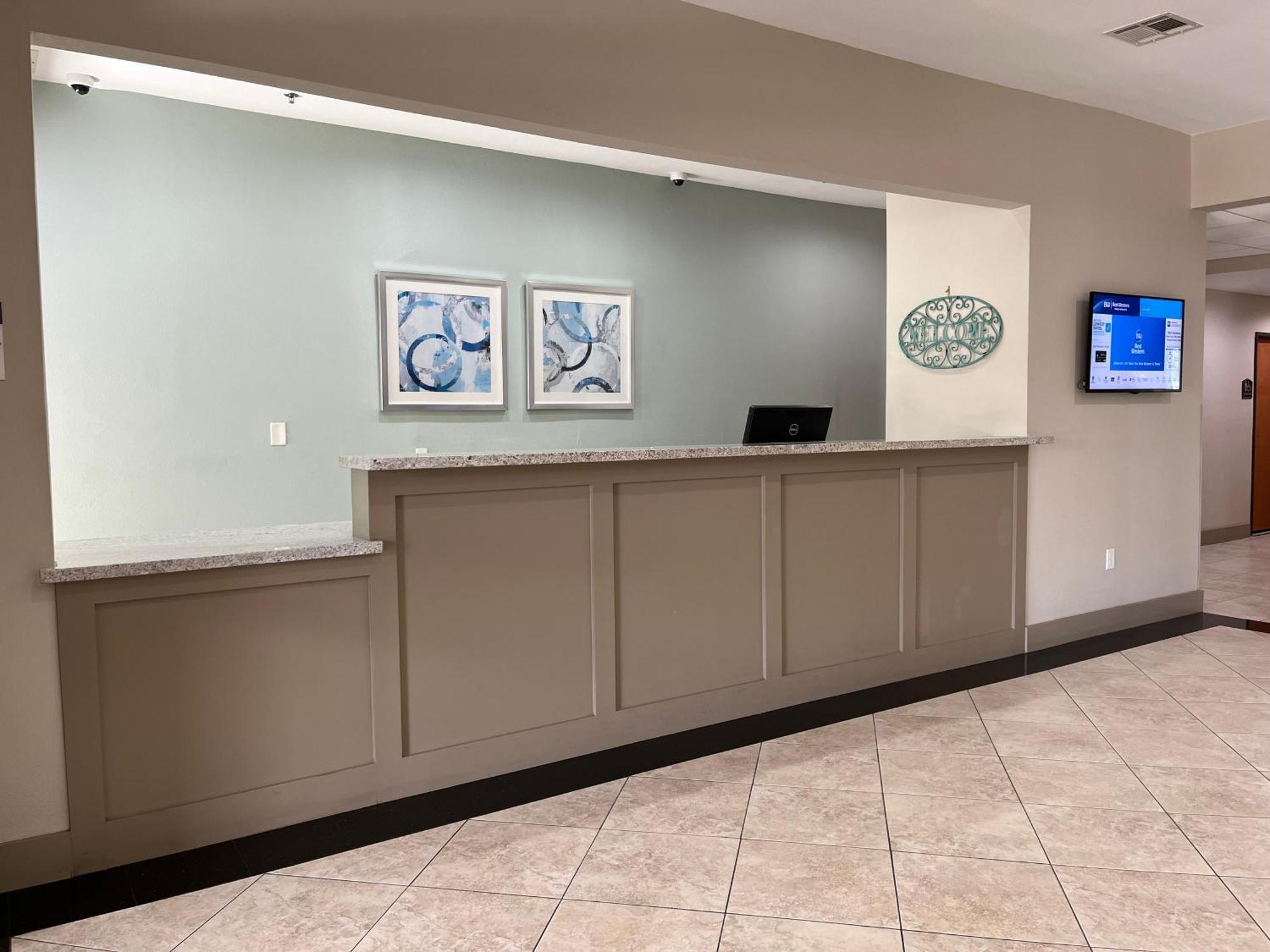 Best Western Inn & Suites Cleveland Bagian luar foto