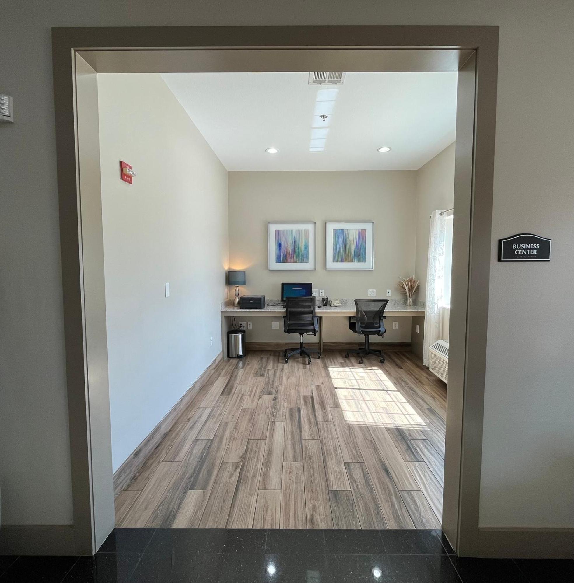 Best Western Inn & Suites Cleveland Bagian luar foto