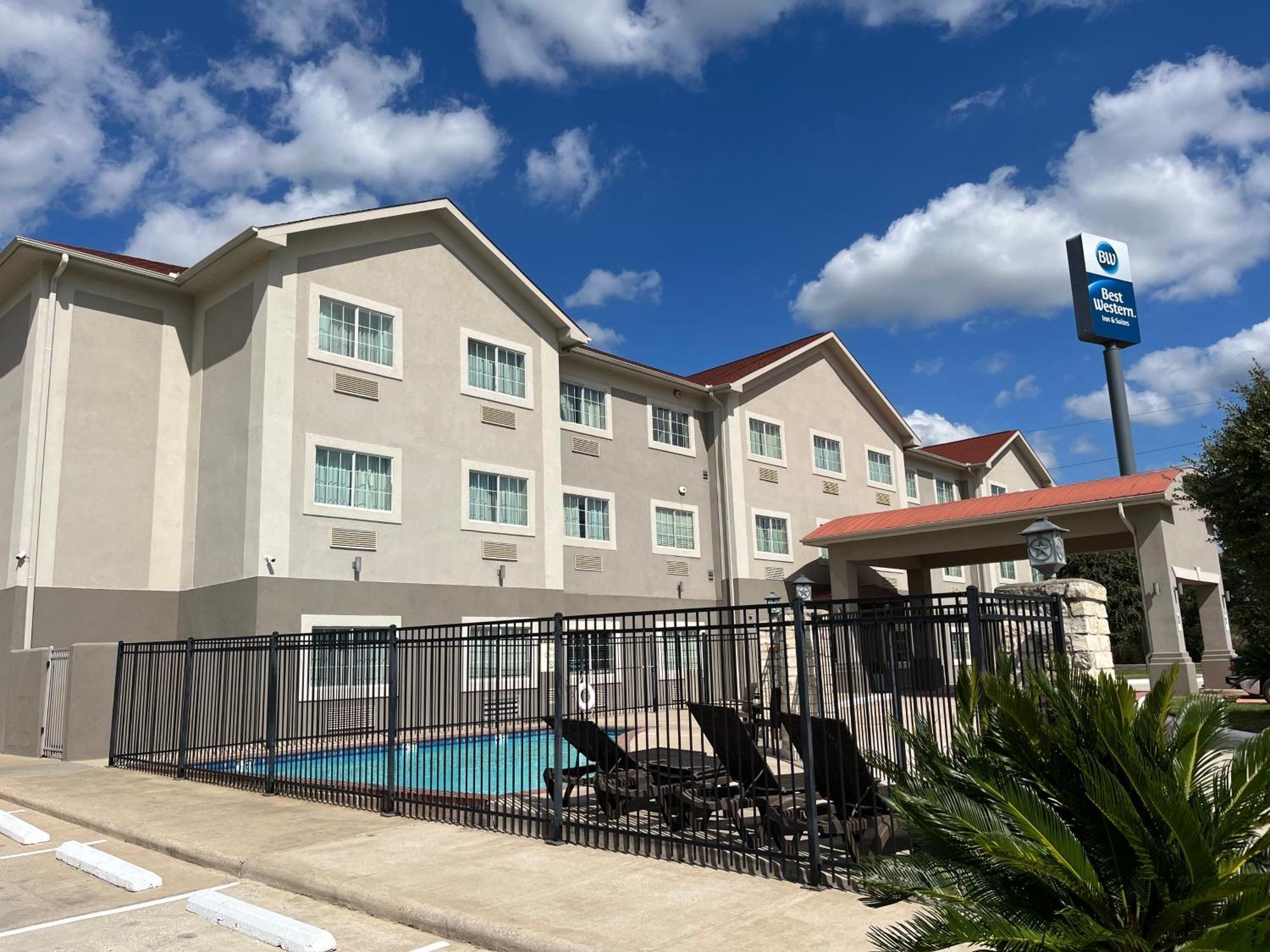 Best Western Inn & Suites Cleveland Bagian luar foto