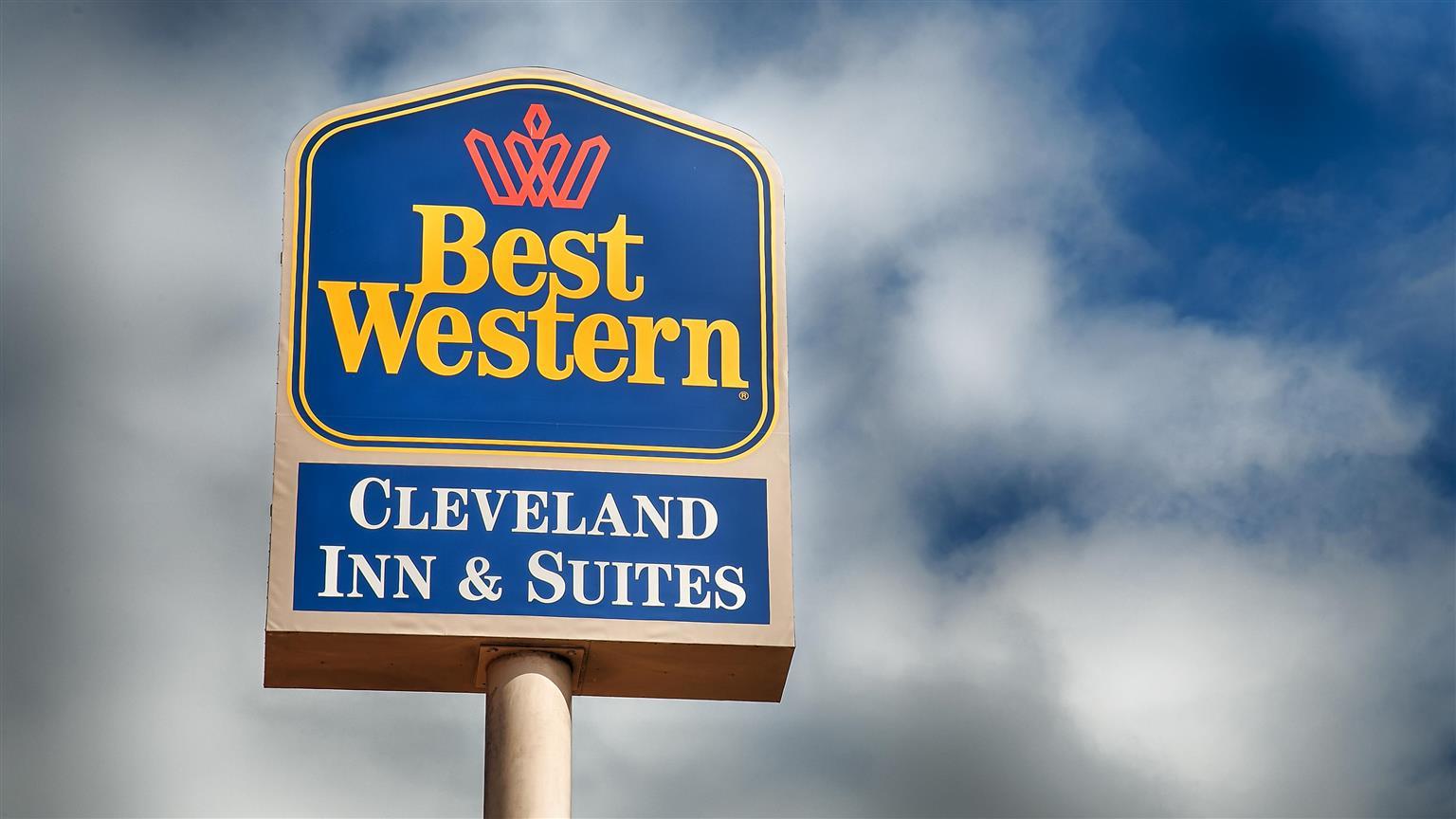 Best Western Inn & Suites Cleveland Bagian luar foto