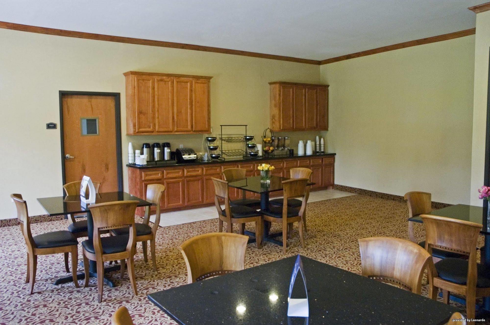 Best Western Inn & Suites Cleveland Bagian luar foto