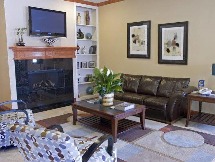 Best Western Inn & Suites Cleveland Bagian luar foto